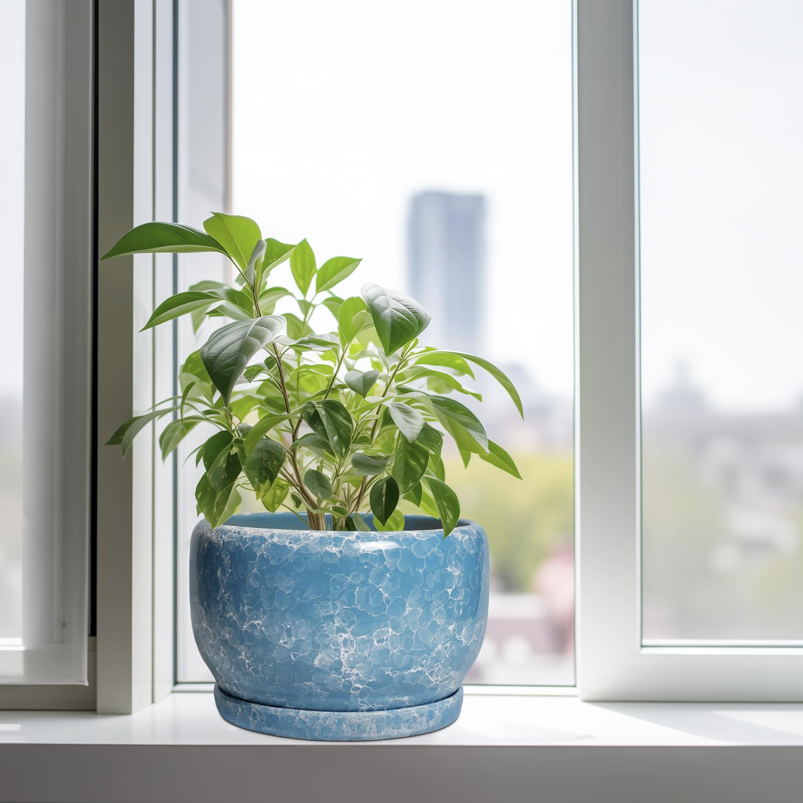 SQOWL maceta en salón con monstera mostrando estilo y estabilidad interior