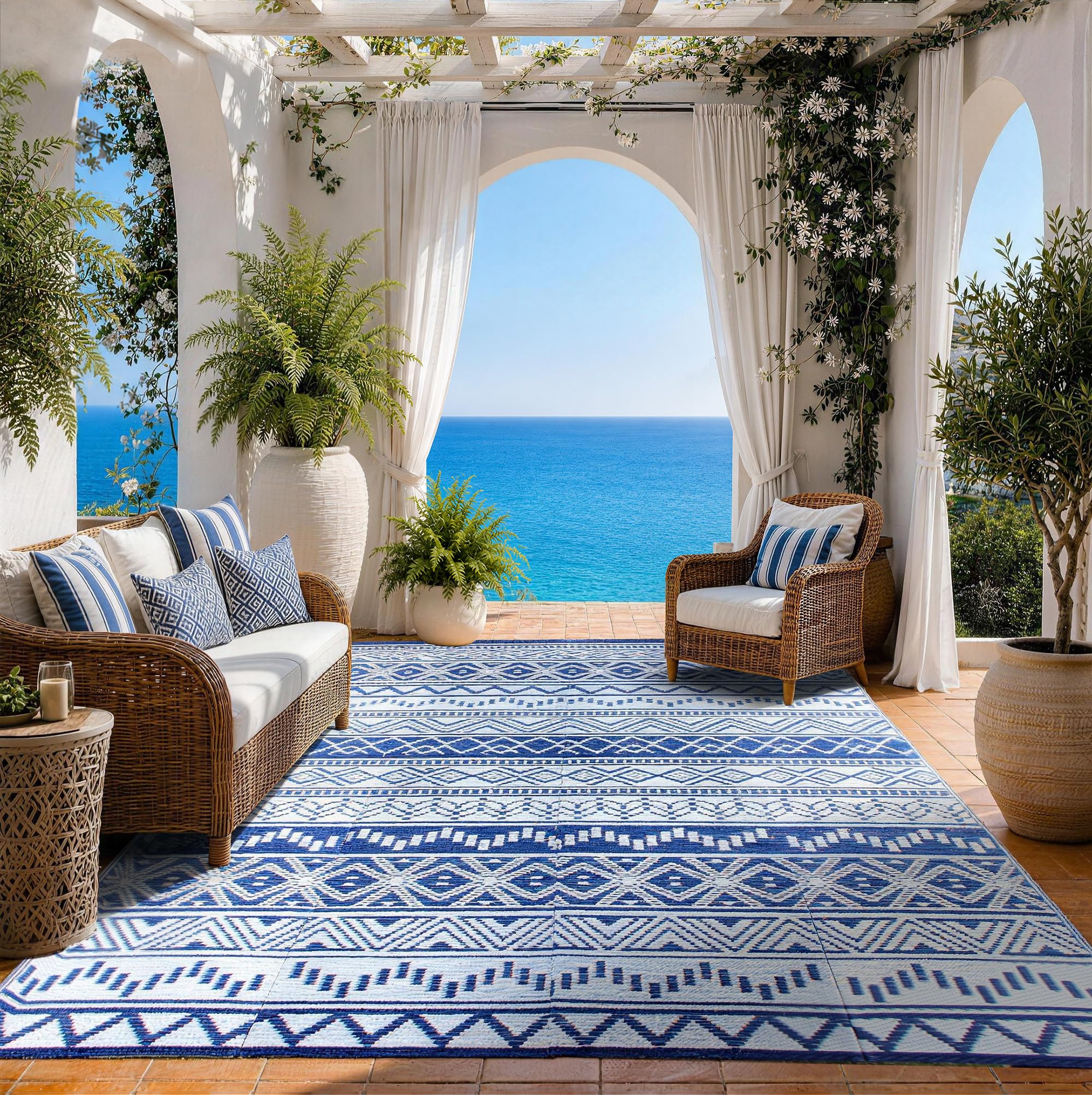 Strickland Home alfombra frontal mostrando diseño navy y blanco, mejora visual del patio
