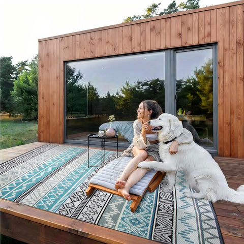Strickland Home etiqueta de material, indica plástico reciclado y beneficios