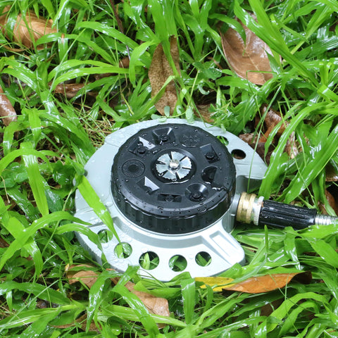 STYDDI base metálica pesada que garantiza estabilidad en el césped