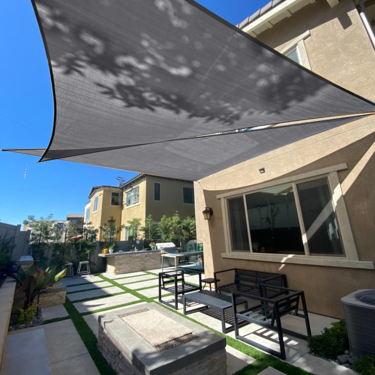 SUNLAX vista frontal del toldo vela, sombra amplia y elegante