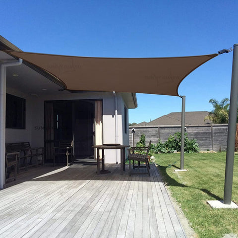 SUNNY GUARD vista frontal del toldo mostrando cobertura y protección