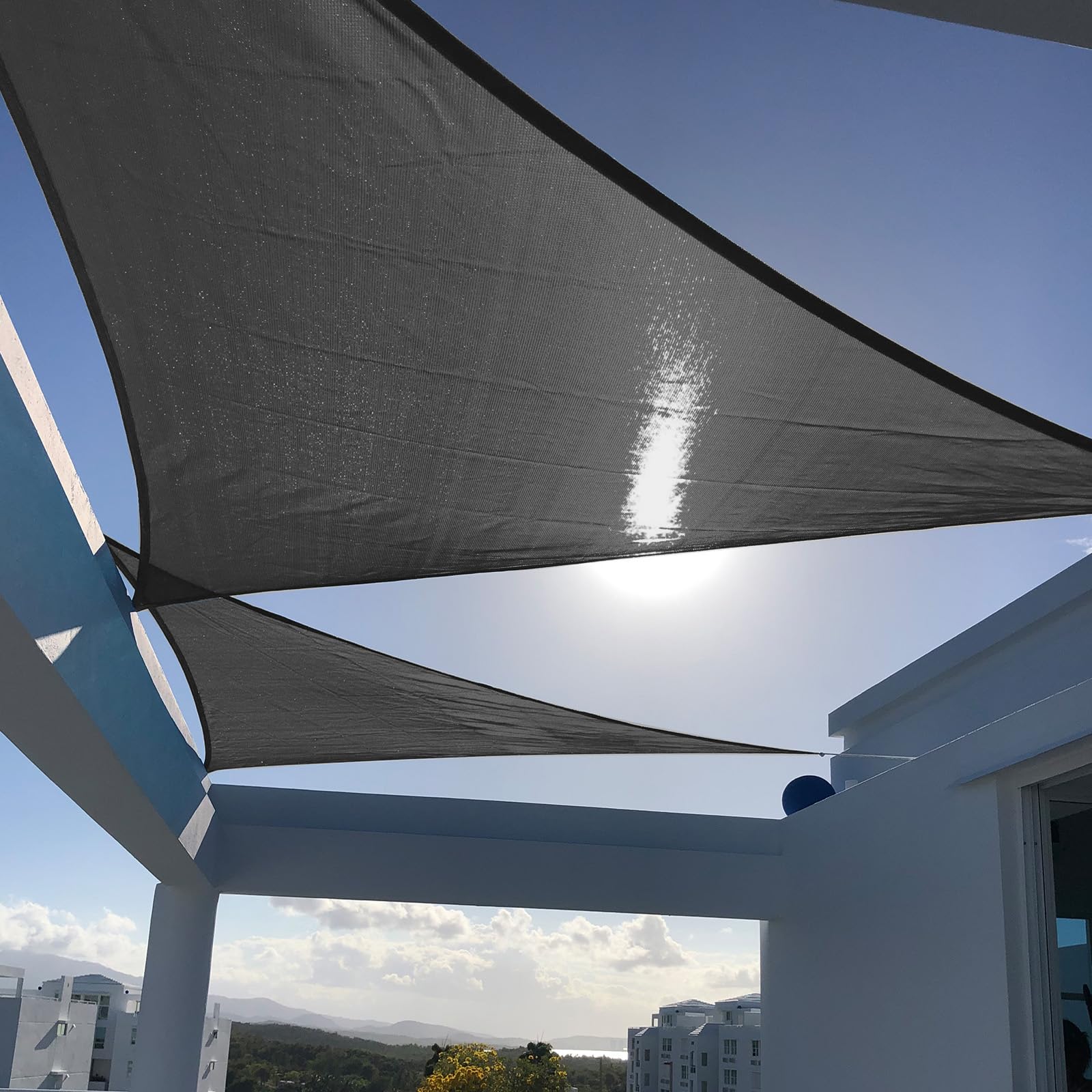 SUNNY GUARD vista frontal de la vela mostrando cobertura y diseño