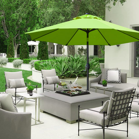 Sunnyglade en jardín ambiente familiar creando sombra para comedor exterior