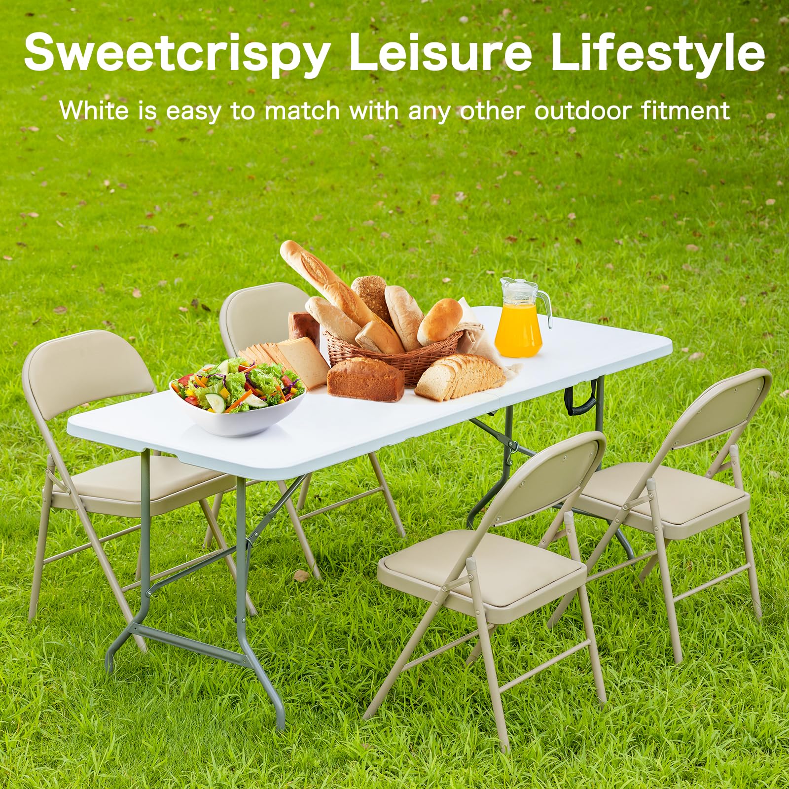 Sweetcrispy mesa en jardín con familia disfrutando comidas al aire libre