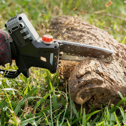 TEEANEES cadena en uso cortando madera con bajo ruido y vibración