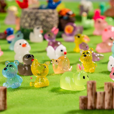Teenzee figuras decorando un acuario, añaden encanto visual