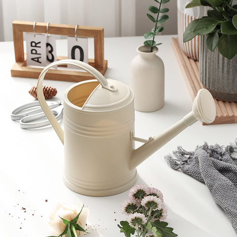 Tennedriv Green comparación de tamaño junto a una taza para escala