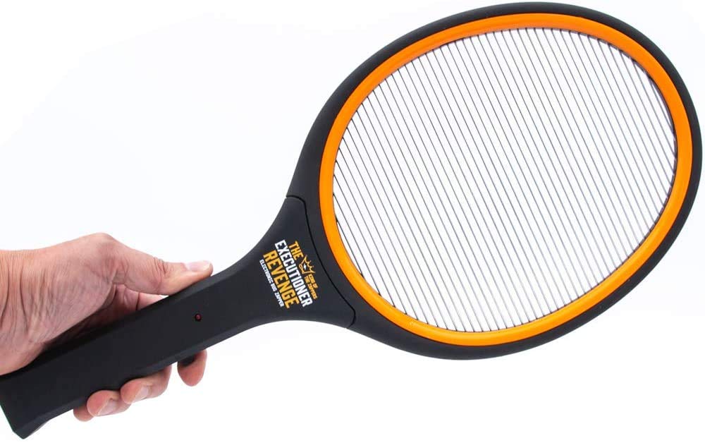 The Executioner raqueta en uso interior rechazando mosquitos, control sin químicos