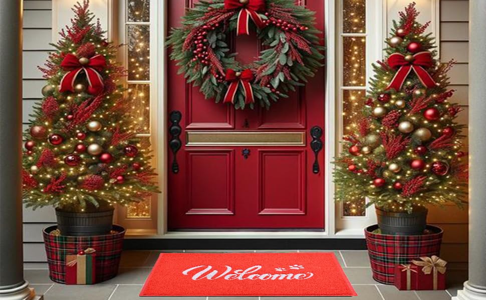 T.HENV felpudo en entrada decorada aportando bienvenida festiva