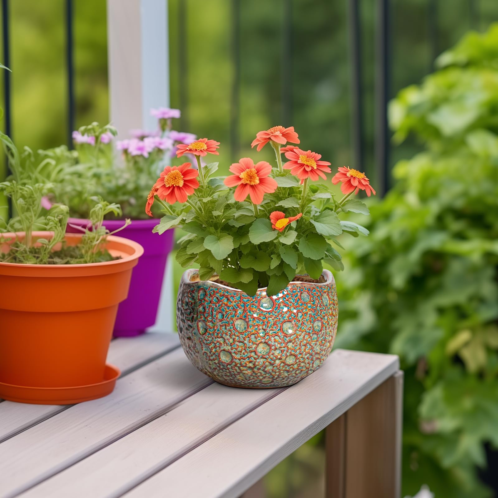 Thirtypot maceta en uso sobre mesa aportando estilo y funcionalidad interior
