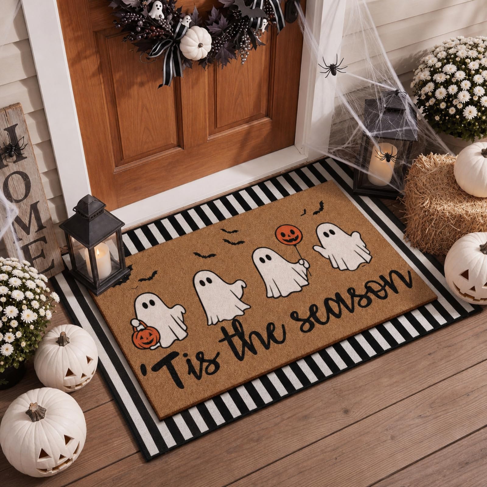 Tinideya ambientación en porche decorado para Halloween creando ambiente acogedor