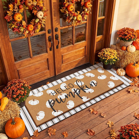 Tinideya felpudos colocados en entrada decorada para otoño y Thanksgiving