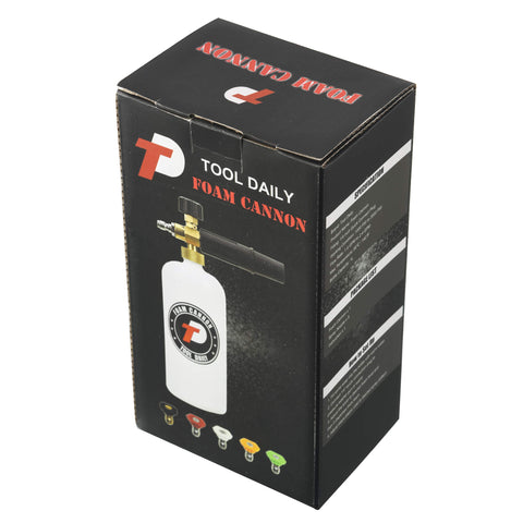 Tool Daily lanza de espuma en uso lavando un automóvil para limpieza profunda