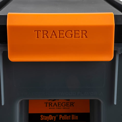 Traeger comparación de tamaño con saco para visualizar capacidad real