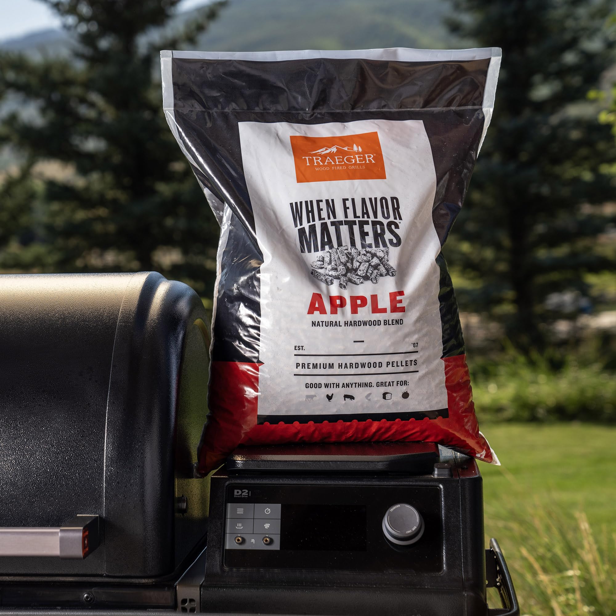 Traeger etiqueta informativa Apple con detalles de fabricación en EE. UU. y beneficios