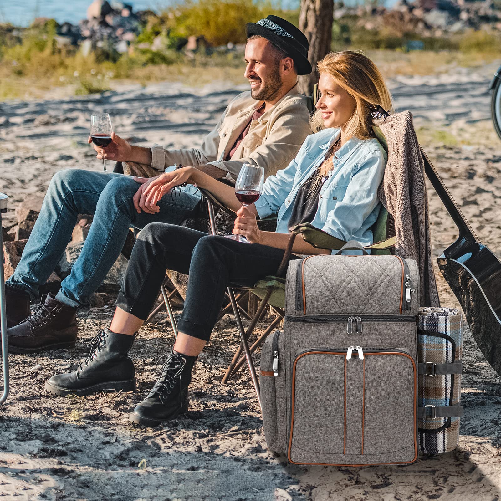 TwentyNext pareja llevando la mochila cómoda y manos libres