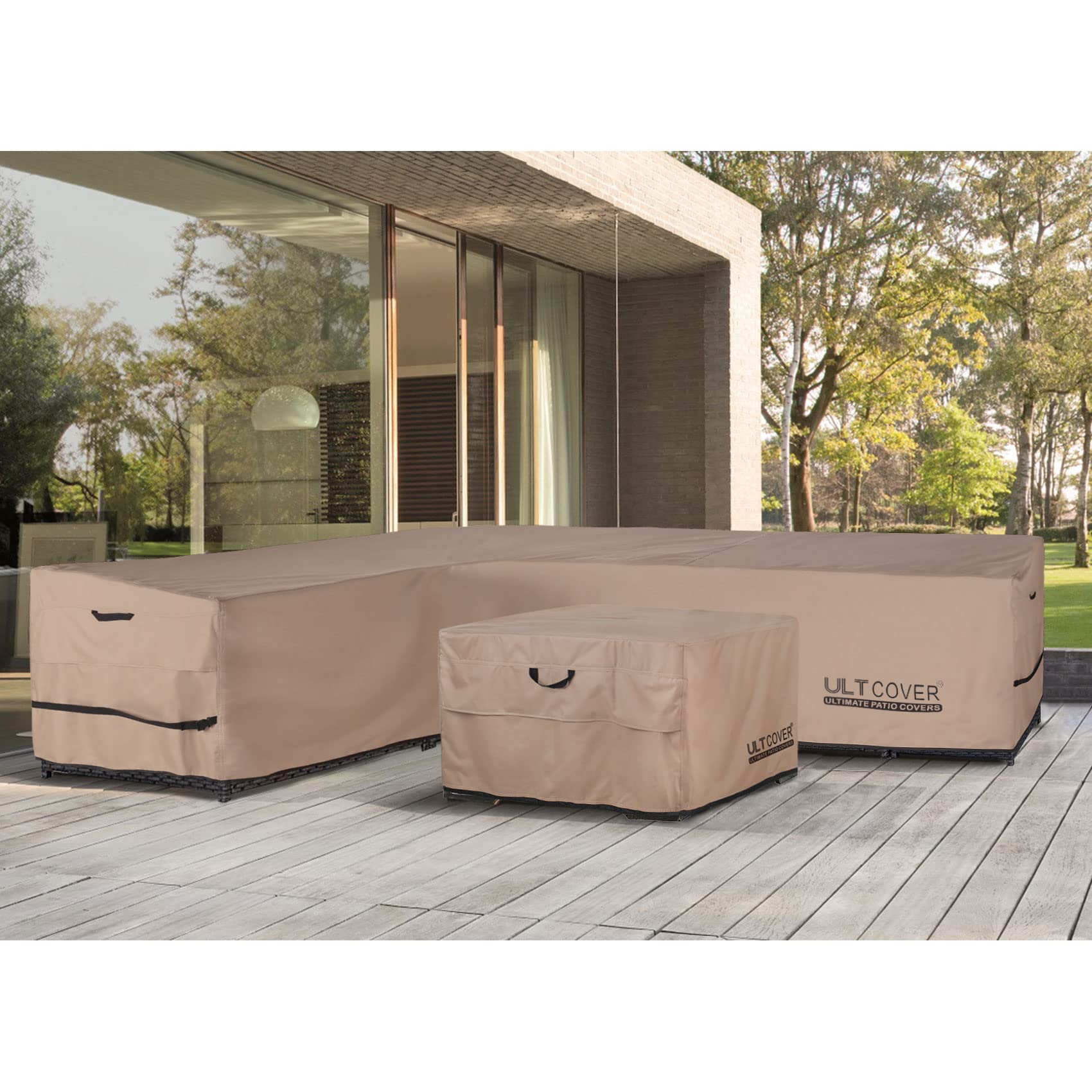 ULTCOVER funda colocada en patio mostrando protección en contexto de uso