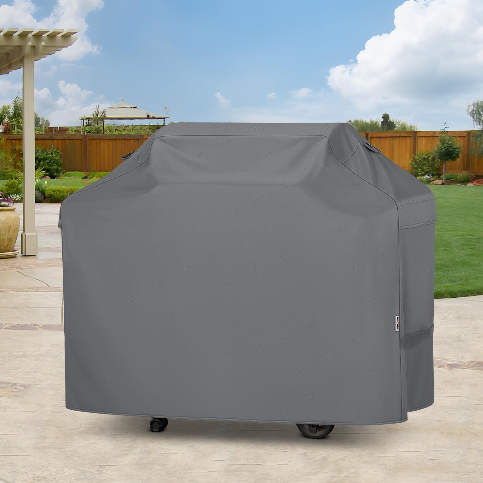 Unicook escena de patio mostrando protección y estética en exteriores