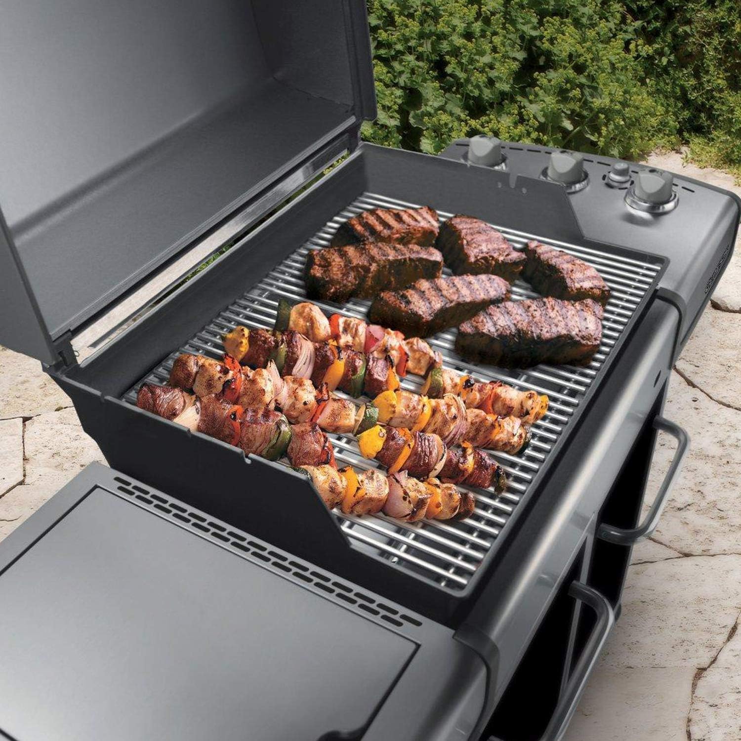 Uniflasy rejillas instaladas en parrilla ambiente exterior para asados