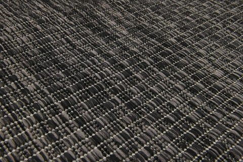 Unique Loom comparación de tamaño con muebles para referencia de escala