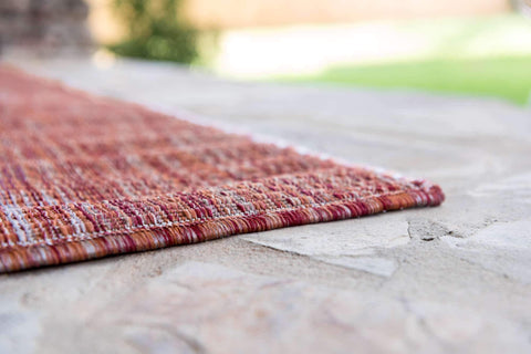 Unique Loom alfombra colocada en porche demostrando uso exterior y estilo acogedor