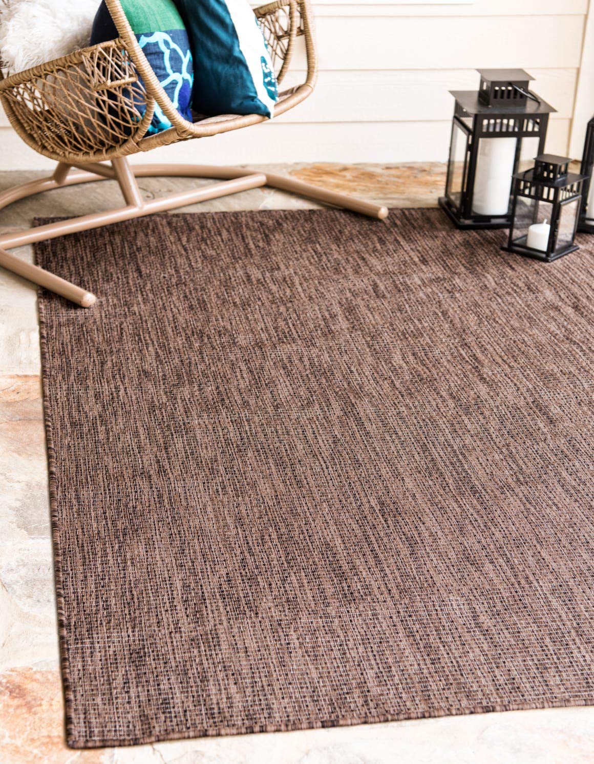 Unique Loom vista frontal con tonos marrón claro e ivory, aporta elegancia resistente