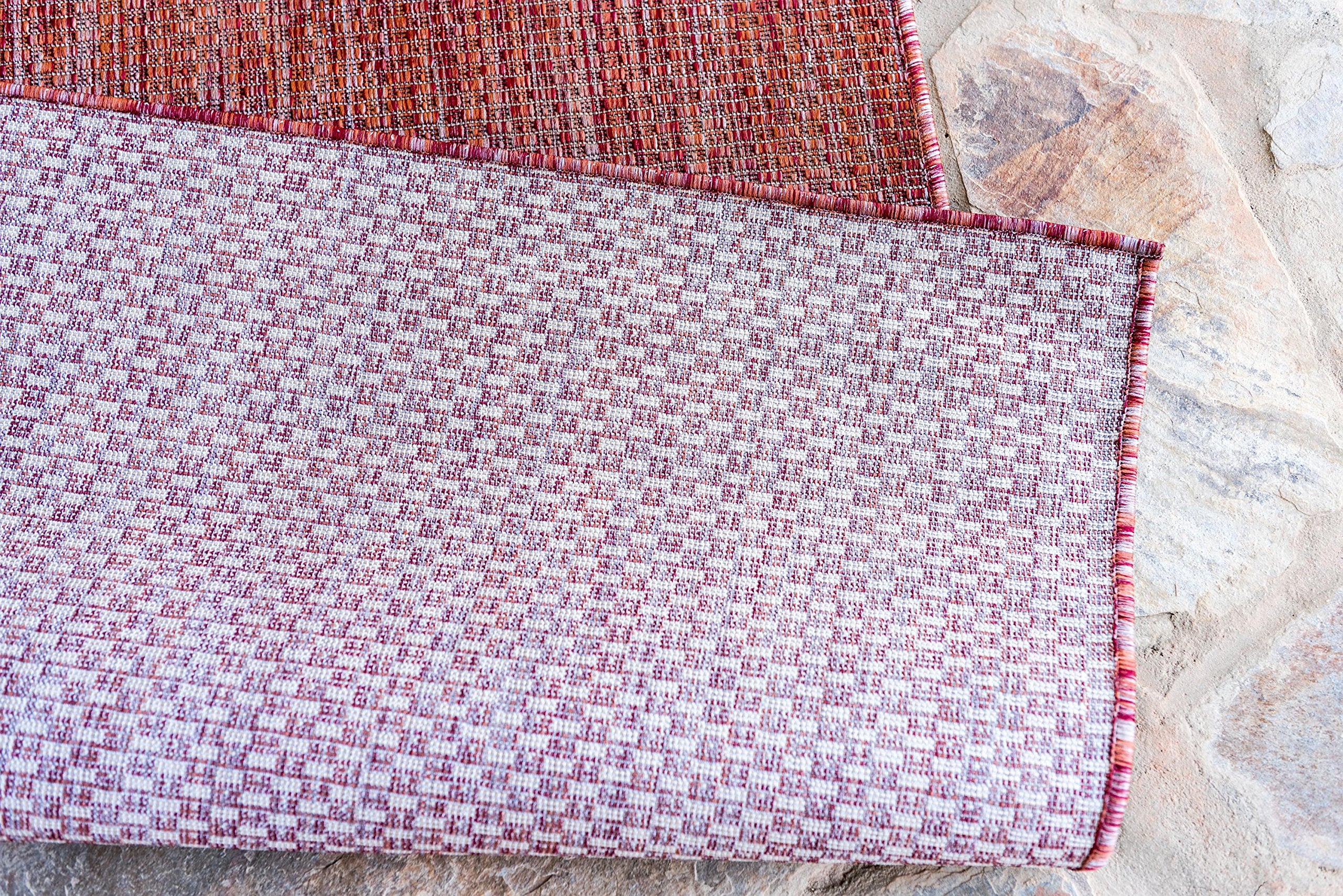 Unique Loom alfombra con mascotas encima mostrando resistencia y fácil limpieza