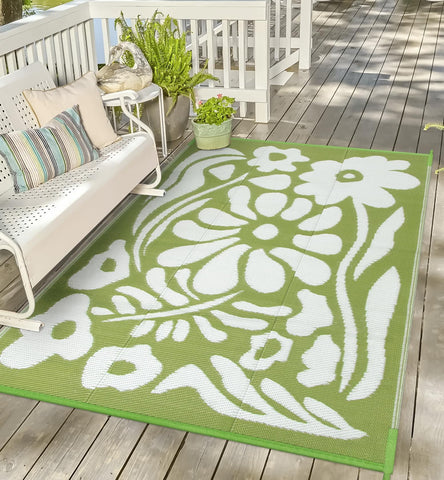 Uphome alfombra exterior frontal mostrando diseño verde floral y resistencia