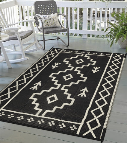 Uphome alfombra exterior frontal mostrando patrón reversible y beneficio estético