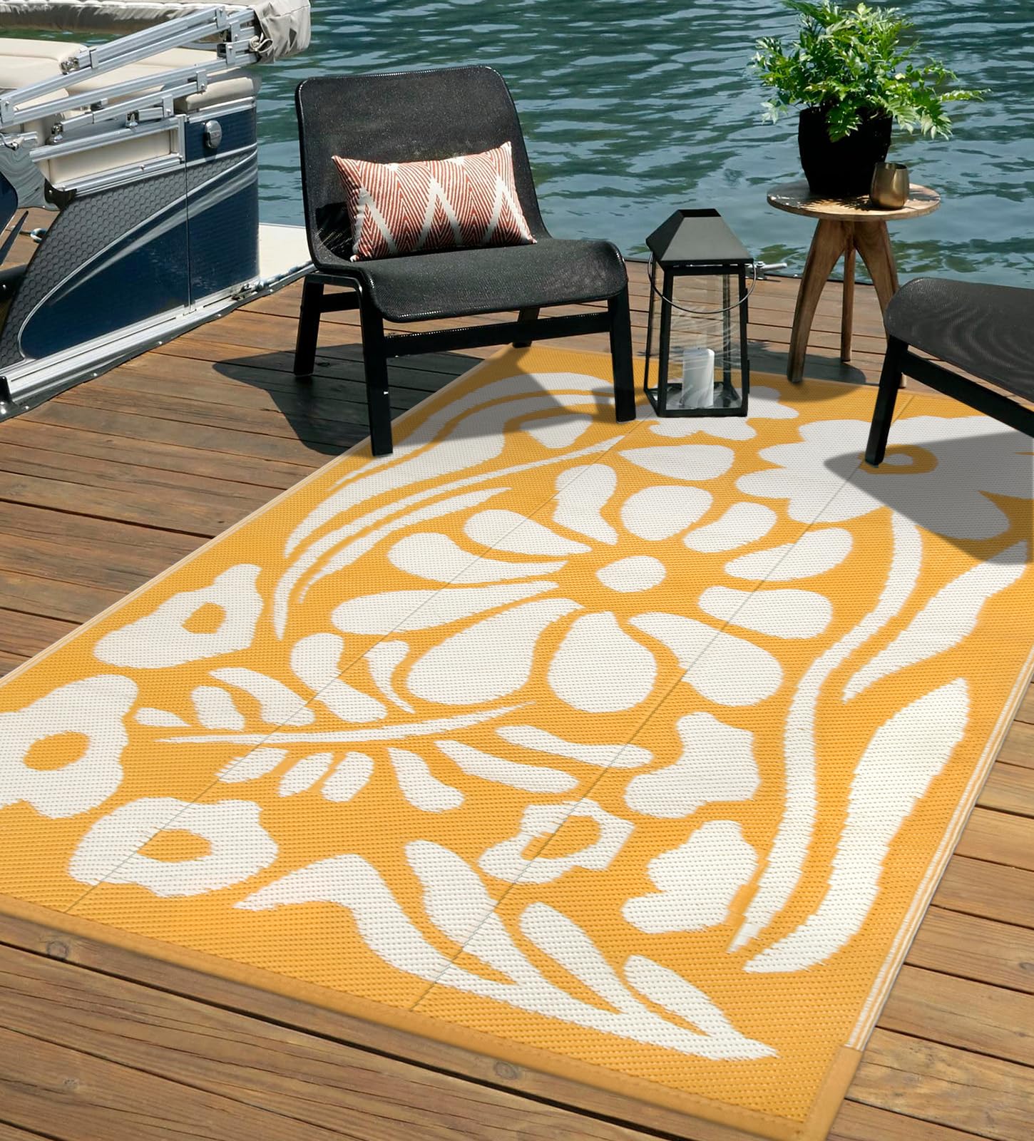 Uphome comparación de tamaño 5x8 ft en deck, escala práctica