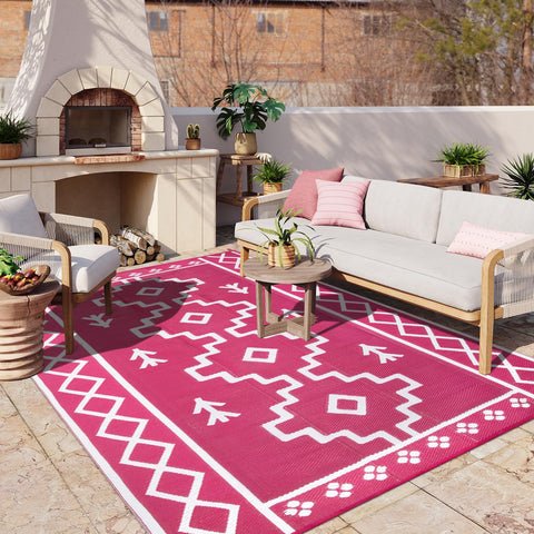 Uphome vista frontal de la alfombra hot pink boho, aporta color y resistencia
