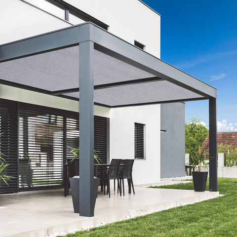 VICLLAX lona instalada en pérgola ofreciendo sombra cómoda