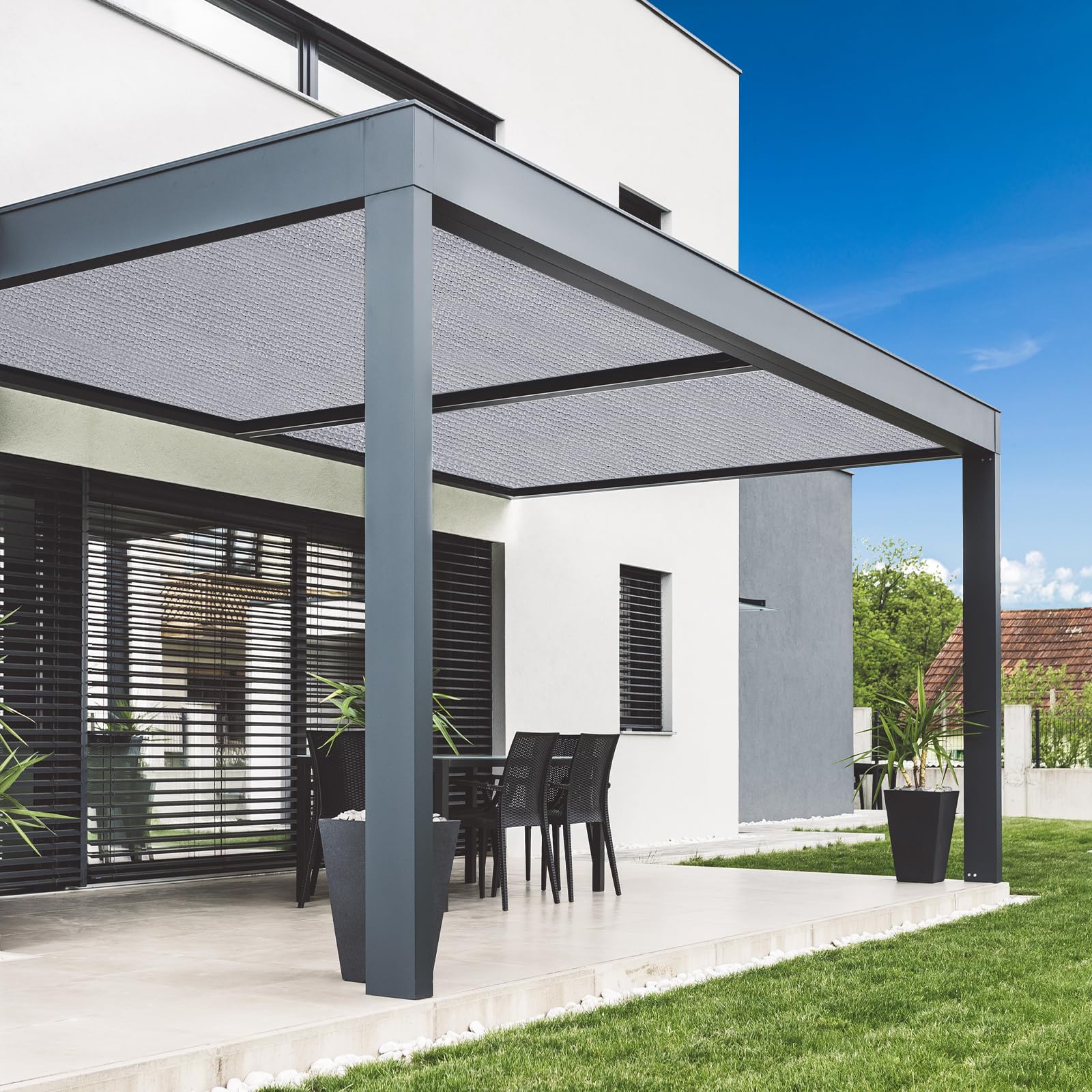 VICLLAX instalación de la tela sobre una pérgola mejorando sombra y confort