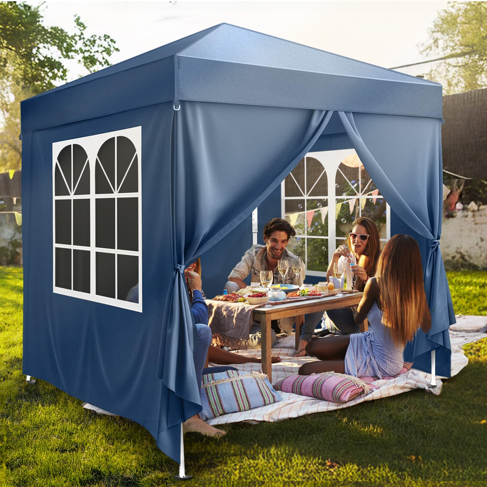 VINGLI carpa montada en patio crea espacio para reuniones al aire libre