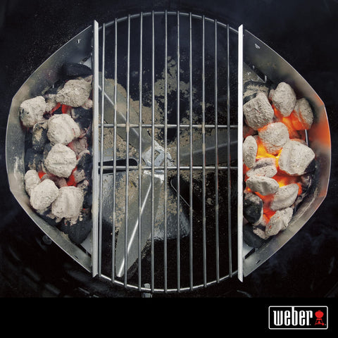 Weber Char-Basket comparación de tamaño junto a briquetas y utensilios, escala clara