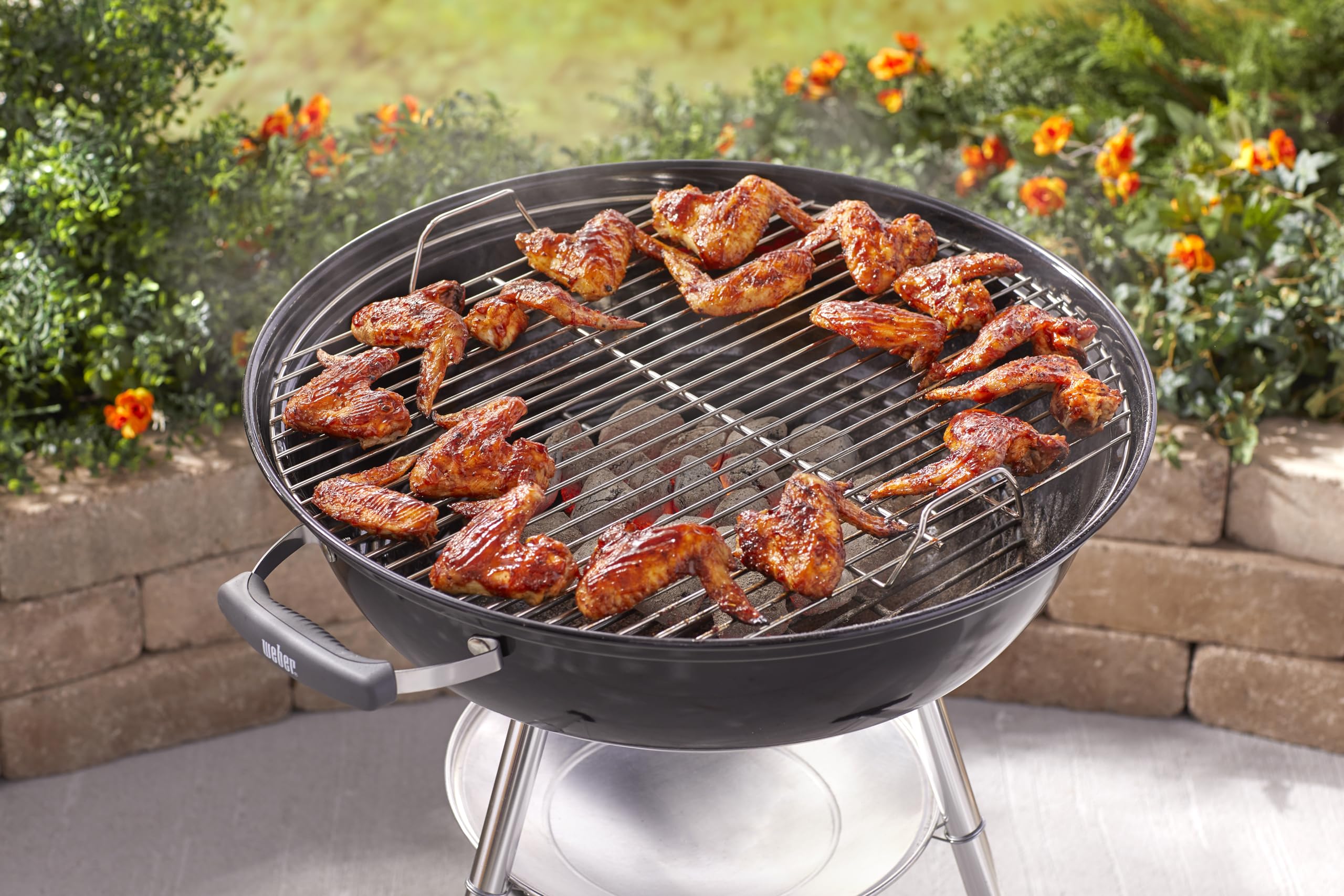 Weber Jumbo Joe ruedas todo clima, traslado fácil por el patio