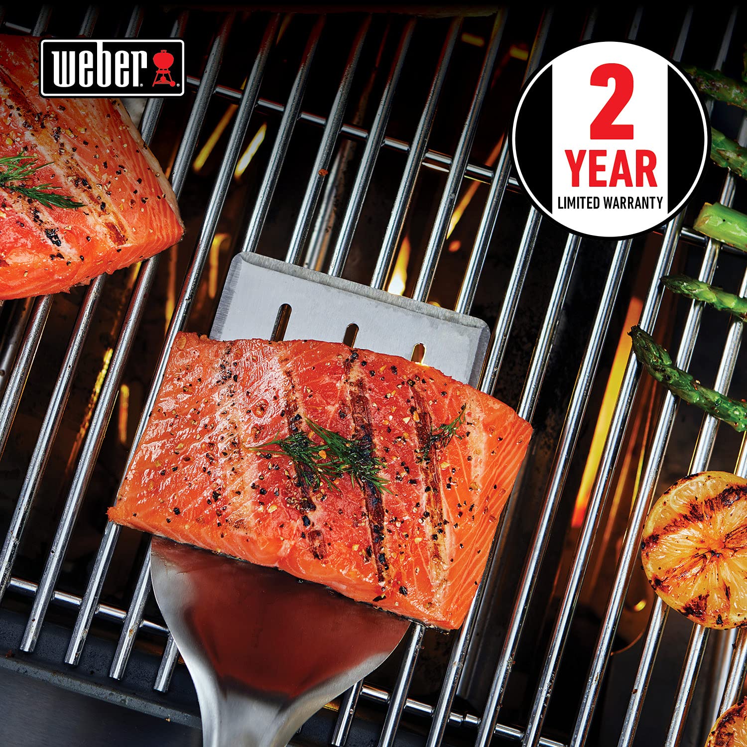 Weber Precision Grill Spatula primer plano del borde biselado de tres lados para levantamiento preciso