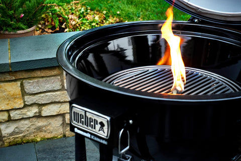 Weber brasas con poca ceniza tras usar cubos para limpieza sencilla