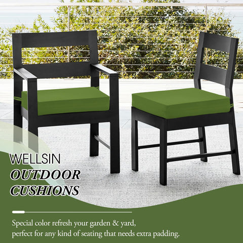 Wellsin cojín en jardín junto a mesa creando ambiente acogedor