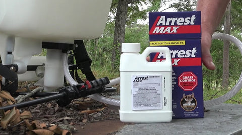 Whitetail Institute botella en comparación de tamaño para dosificación clara