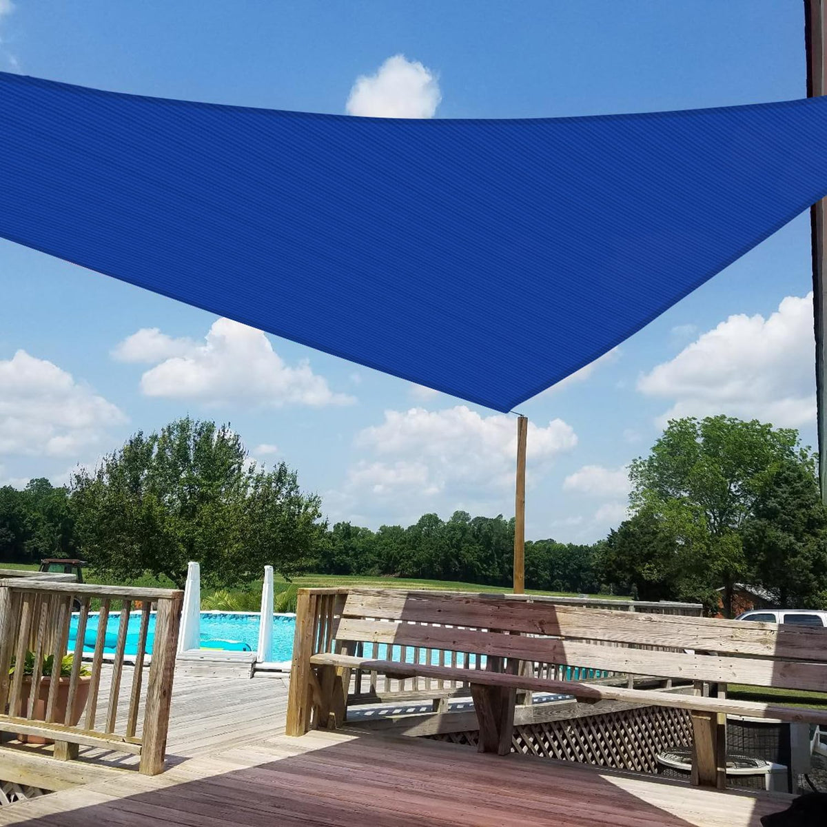 Windscreen4less toldo triangular frontal mostrando cobertura y sombra