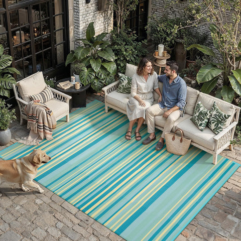 WondRg vista frontal de la alfombra exterior mostrando franjas teal y amarillo y beneficio estético