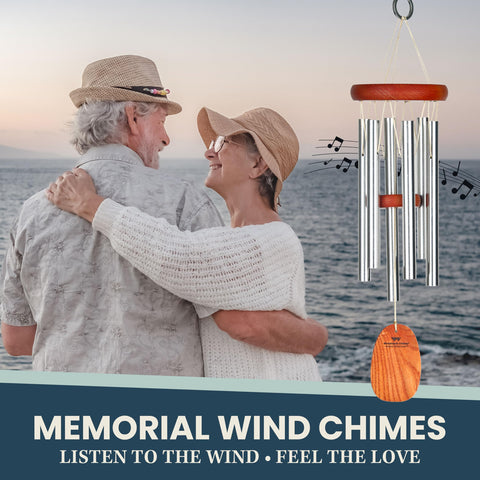 Woodstock Chimes colgado en porche crea ambiente tranquilo
