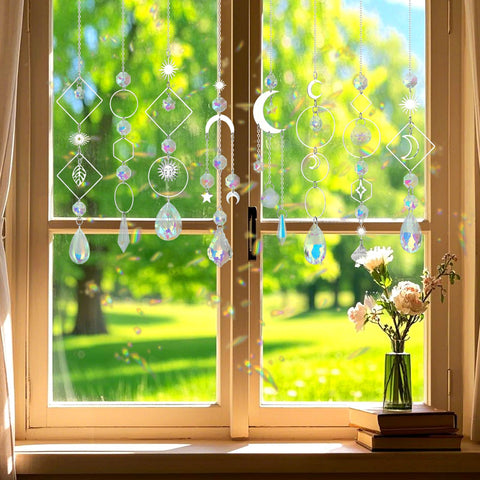 Worgree sun catcher colgado en ventana generando arcoíris y ambiente luminoso