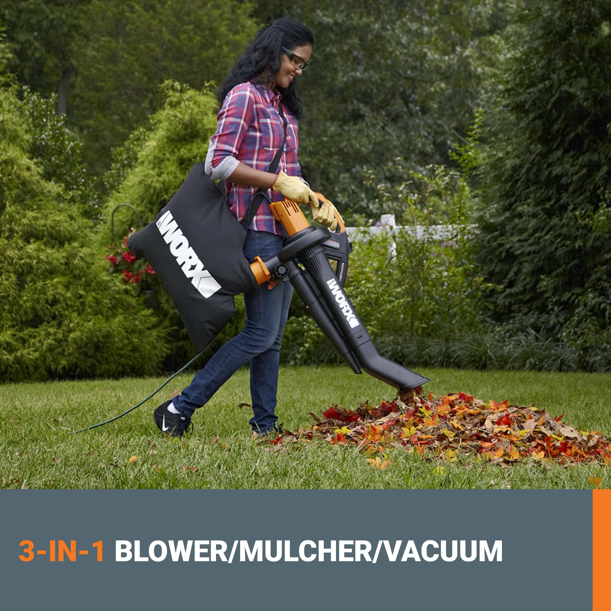 WORX Trivac tubo curvado en uso alcanzando debajo de muebles con precisión