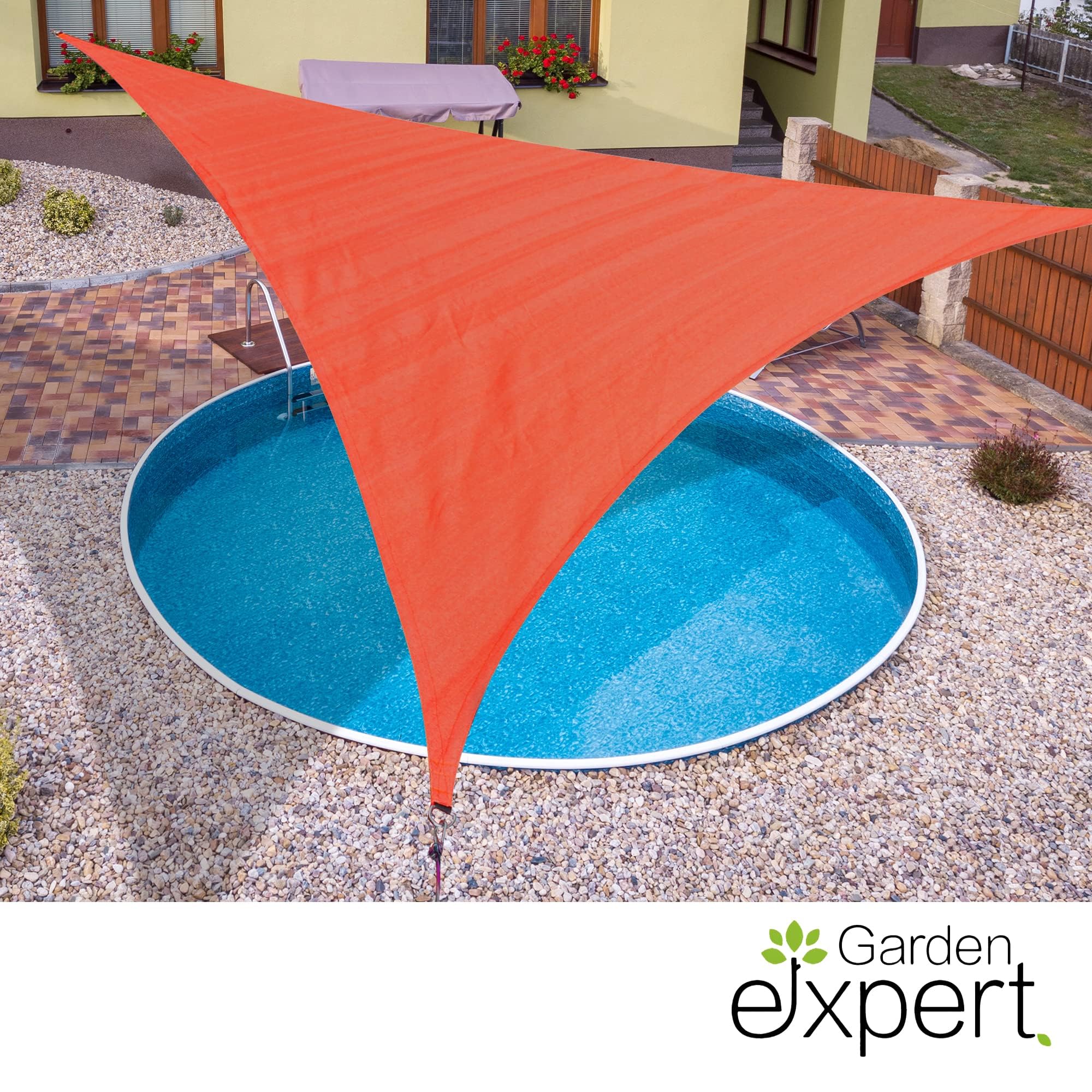 Yardmaker toldo comparado con persona para mostrar escala real y cobertura efectiva