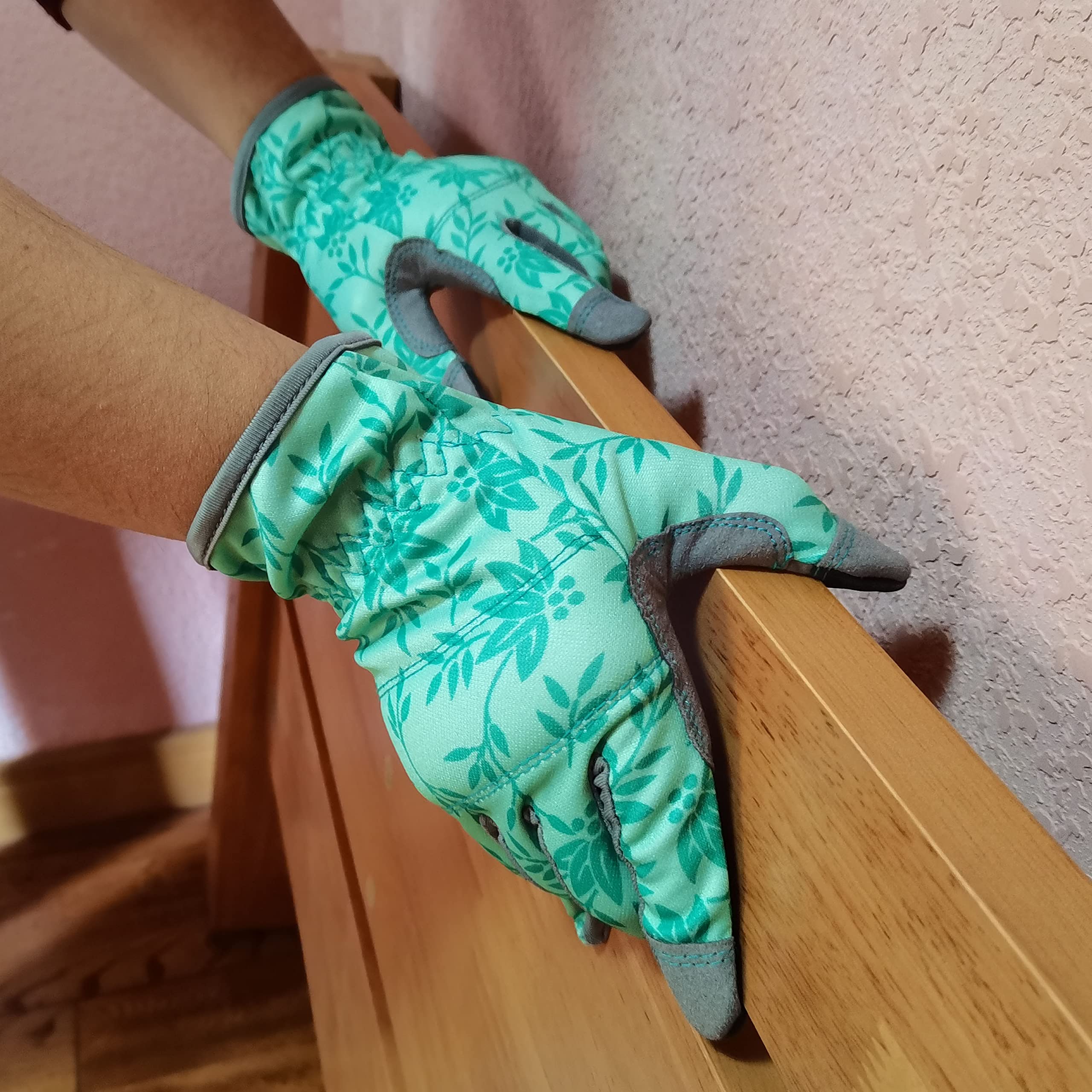 YRTSH guantes al lado de una regla mostrando la talla