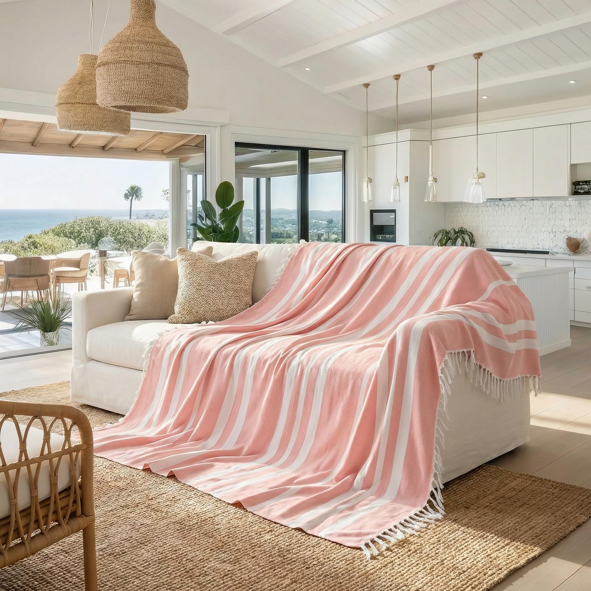 ZICOTO colocada en sofá como decoración, versatilidad estética